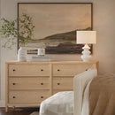 Cómoda Bristol Park de 62 pulgadas, de madera de roble blanqueado y 6 cajones.